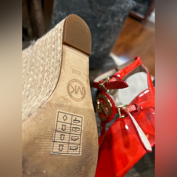 Michael Kors wedge sandals with ankle strap - Picture 9 of 9